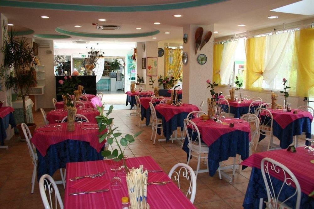 Hotel Marconi Cattolica Exterior foto